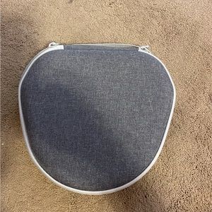 Never used APPLE headphones CASE
